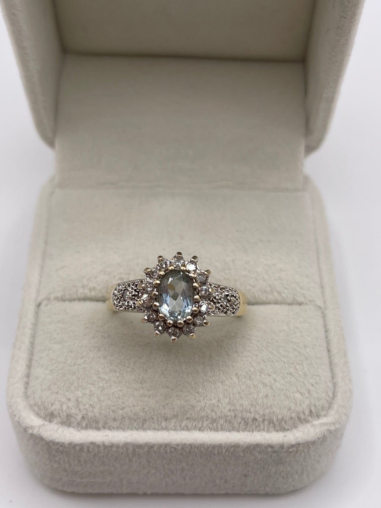 9ct gold aquamarine and diamond ring