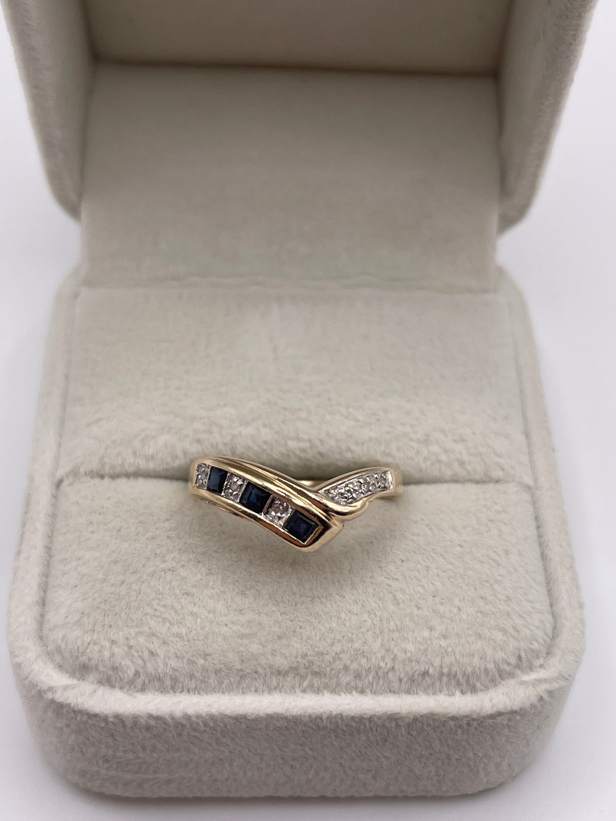 9ct gold sapphire and diamond ring