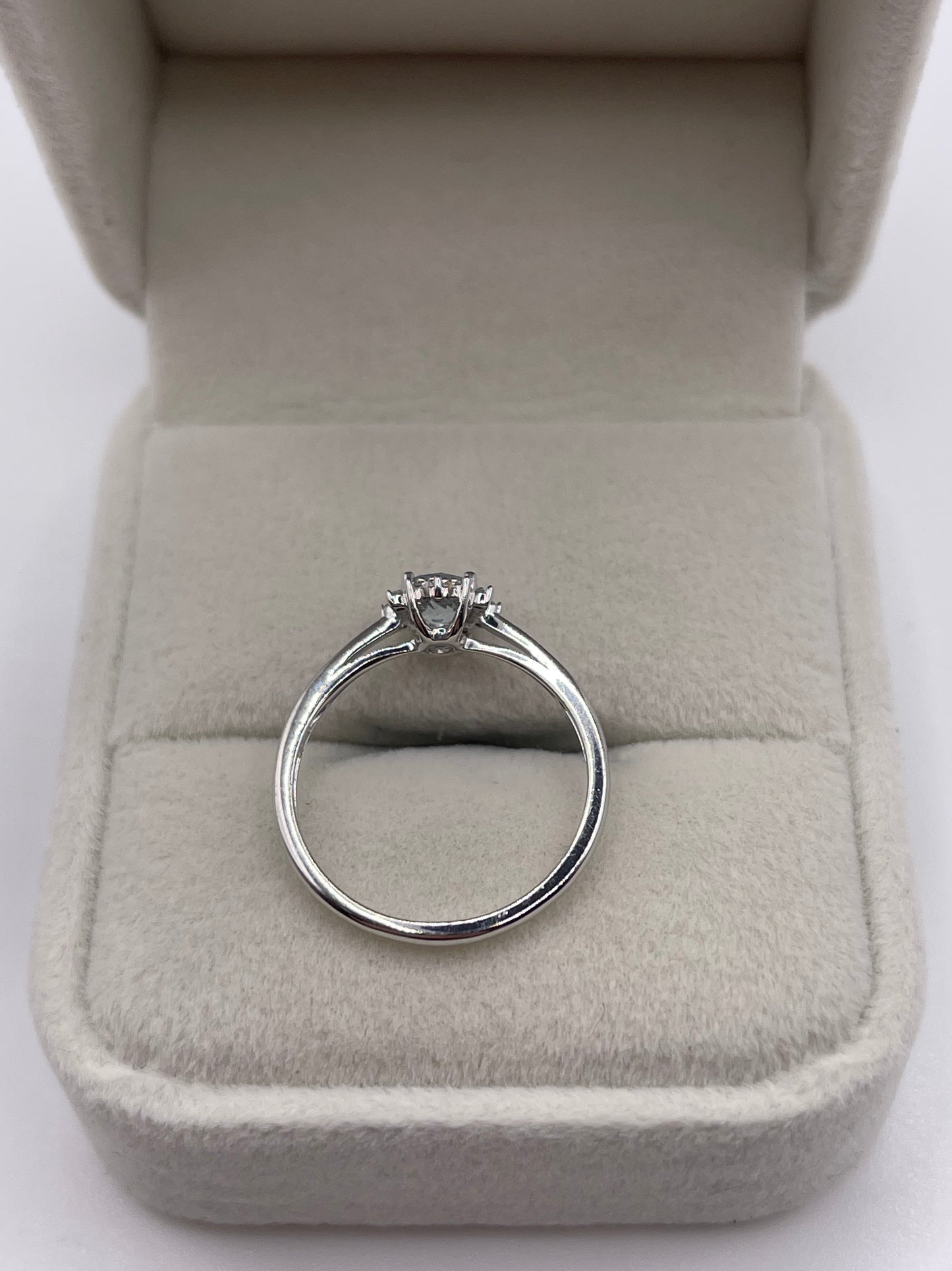 9ct gold aquamarine and diamond ring