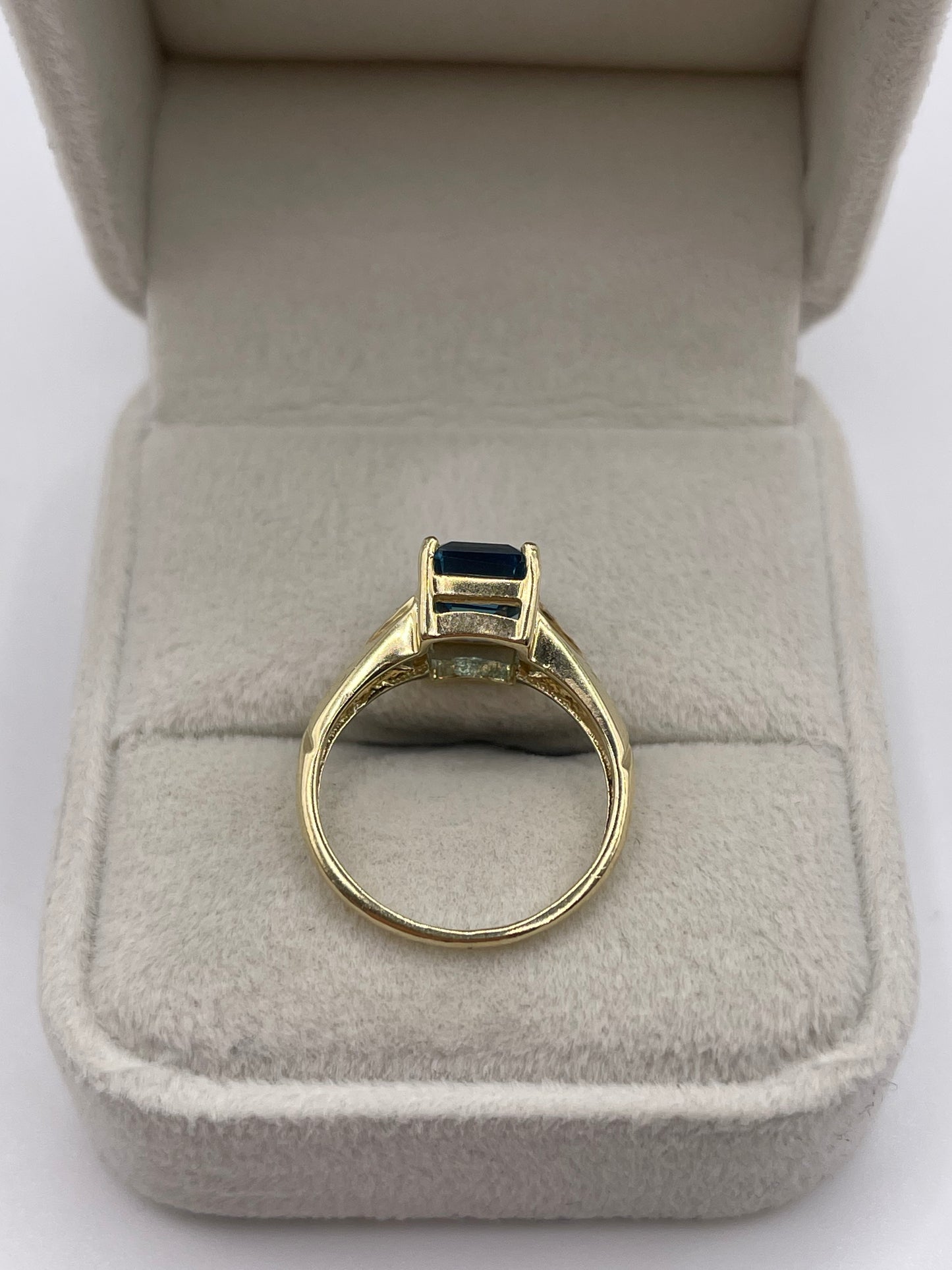 9ct gold topaz and diamond ring