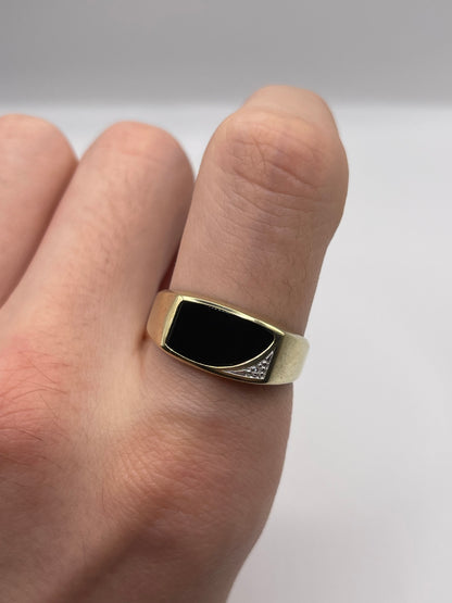 9ct gold onyx and diamond ring