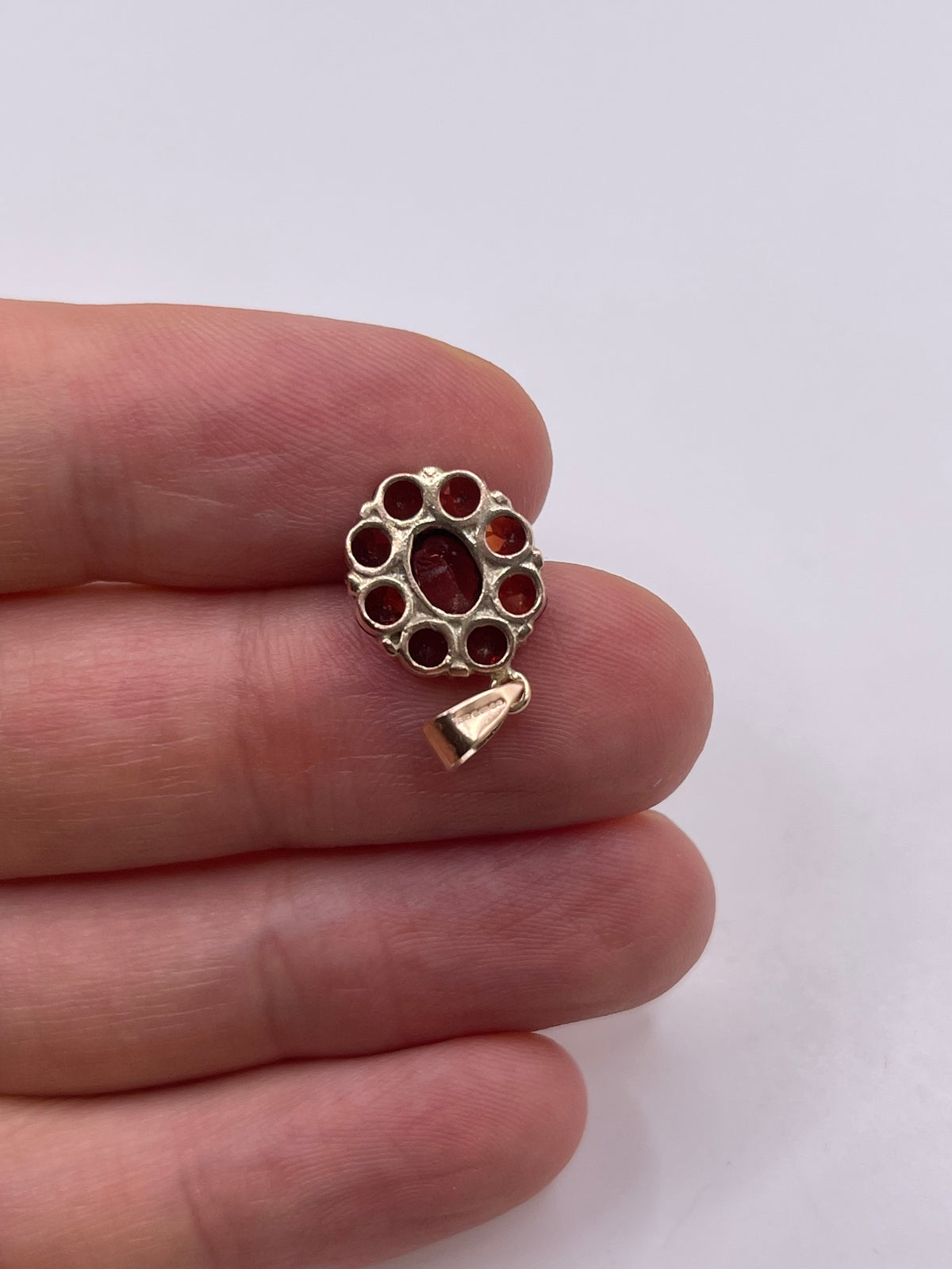 9ct gold garnet cluster pendant