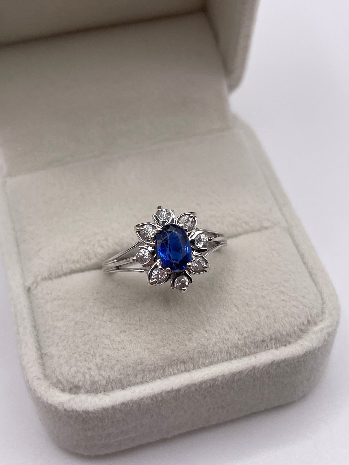 9ct white gold kyanite and zircon ring