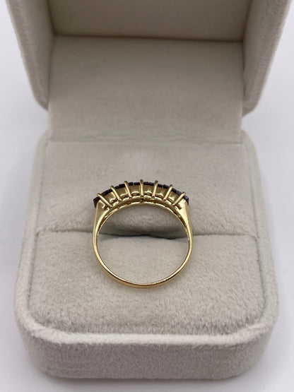 9ct gold garnet ring