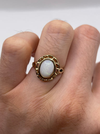 9ct gold opal ring