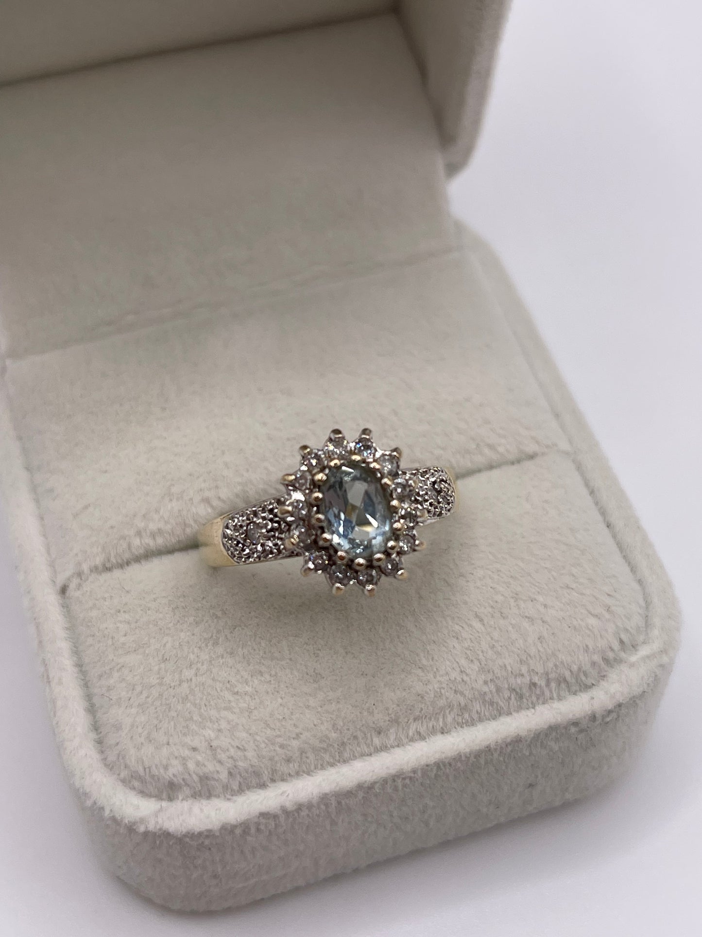 9ct gold aquamarine and diamond ring