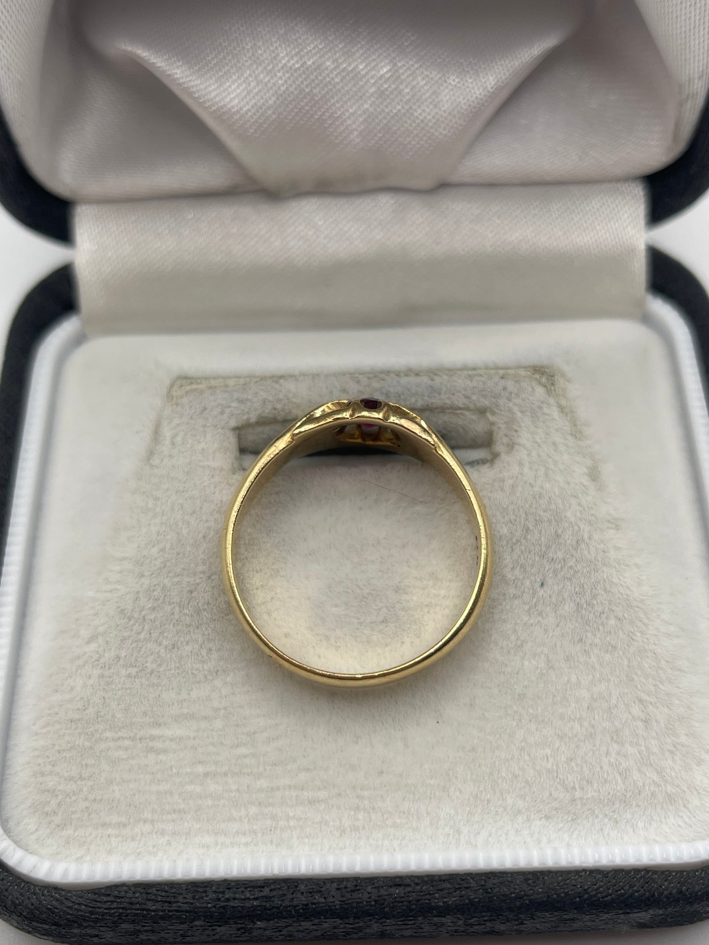 18ct gold ruby gypsy ring