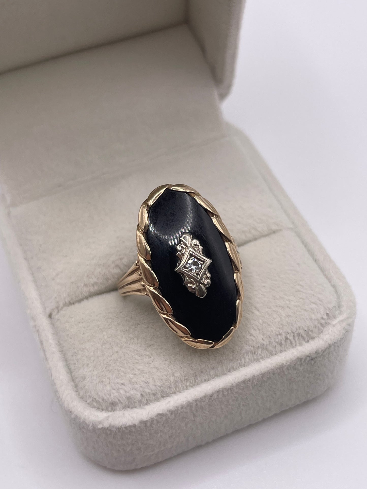 9ct gold onyx and diamond ring