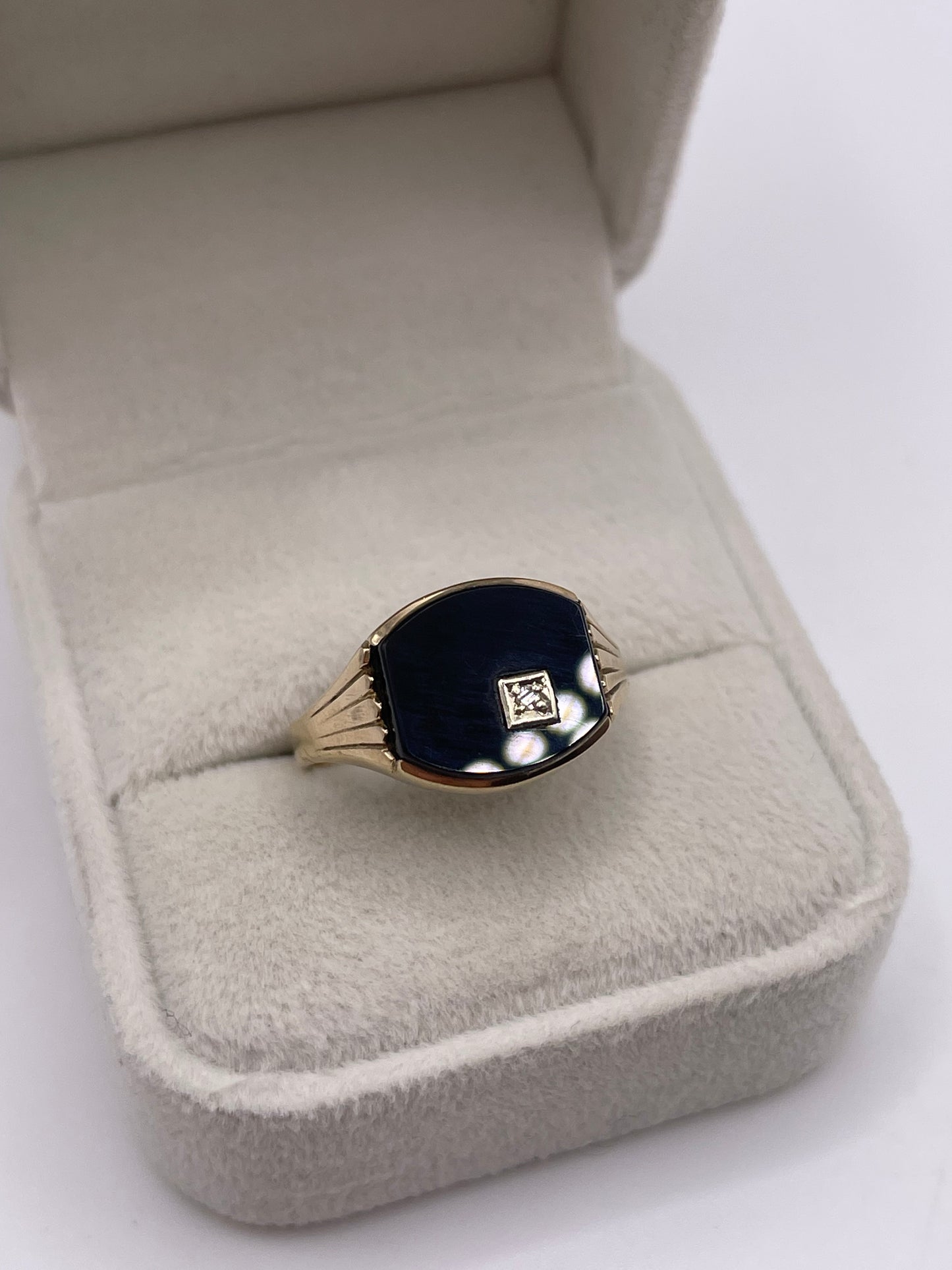 9ct gold onyx and diamond signet ring