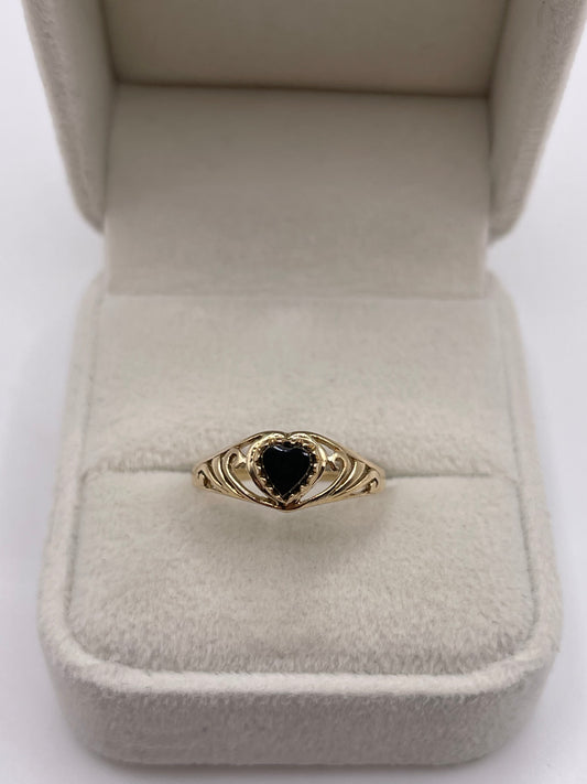 9ct gold onyx heart ring