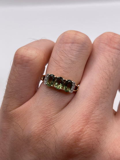 9ct gold green sapphire and zircon ring