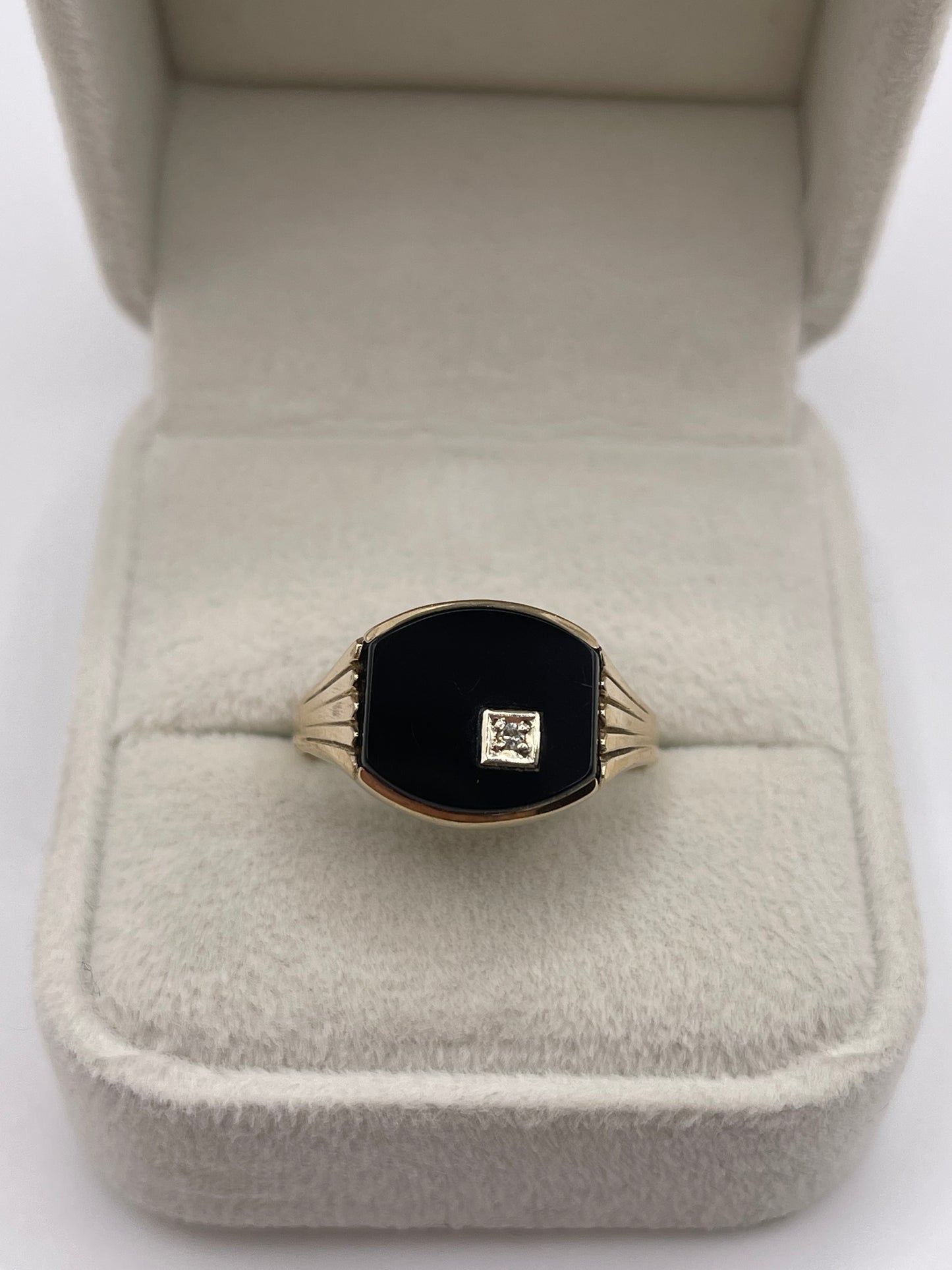 9ct gold onyx and diamond signet ring