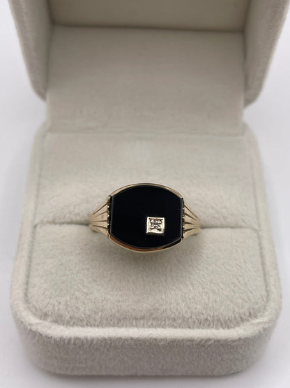 9ct gold onyx and diamond signet ring