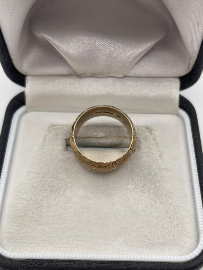 9ct gold patterned band