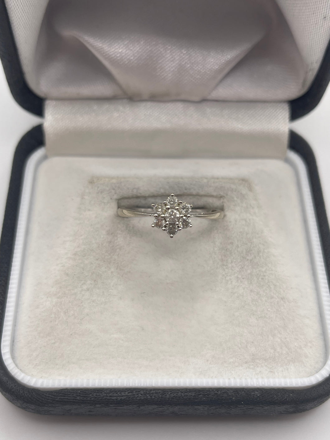 14ct white gold diamond cluster ring