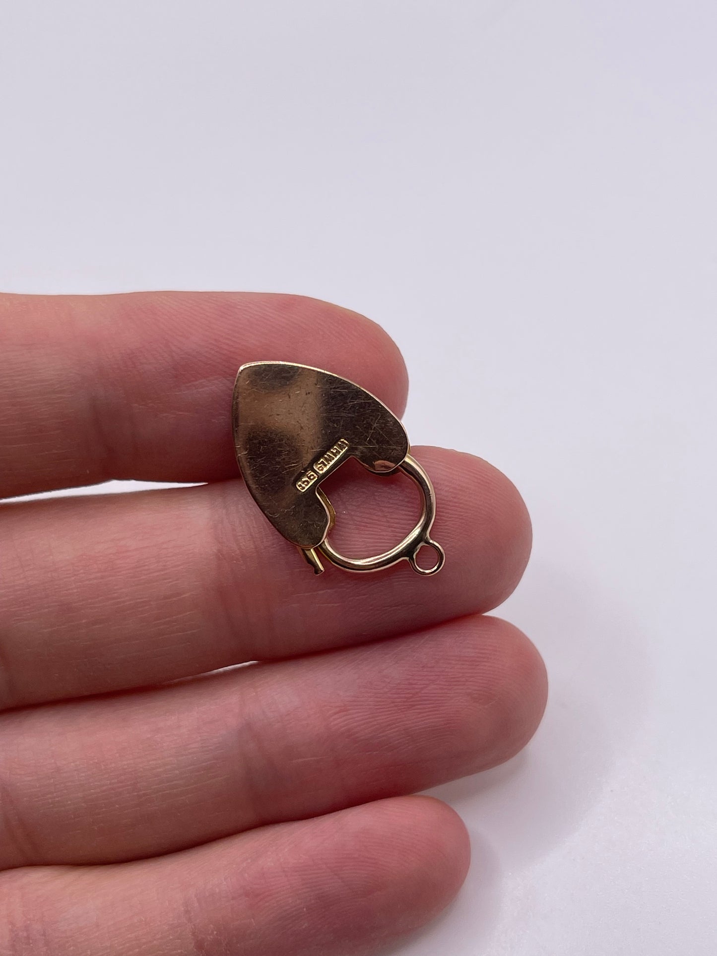 9ct rose gold engraved padlock 2