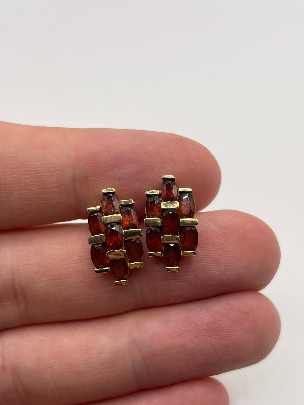 9ct gold garnet earrings