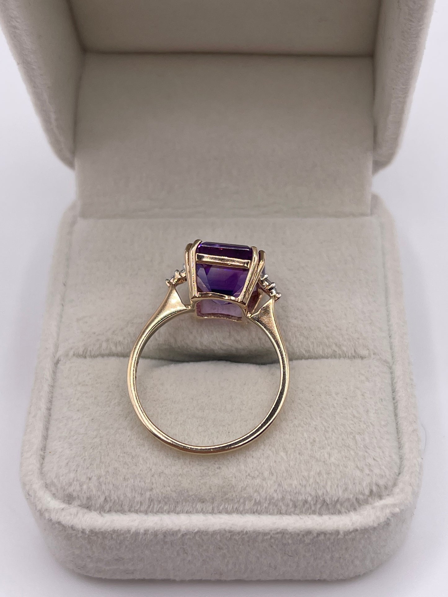 9ct gold amethyst and zircon ring