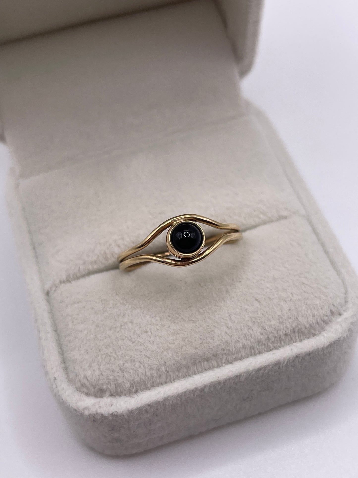 9ct gold onyx ring