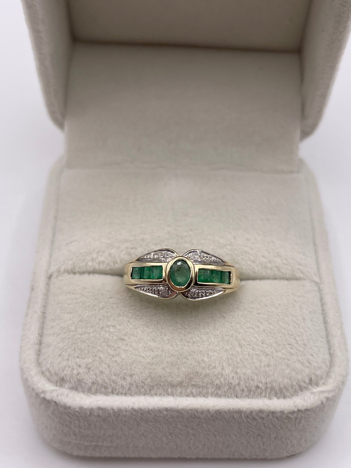 9ct gold emerald and diamond ring
