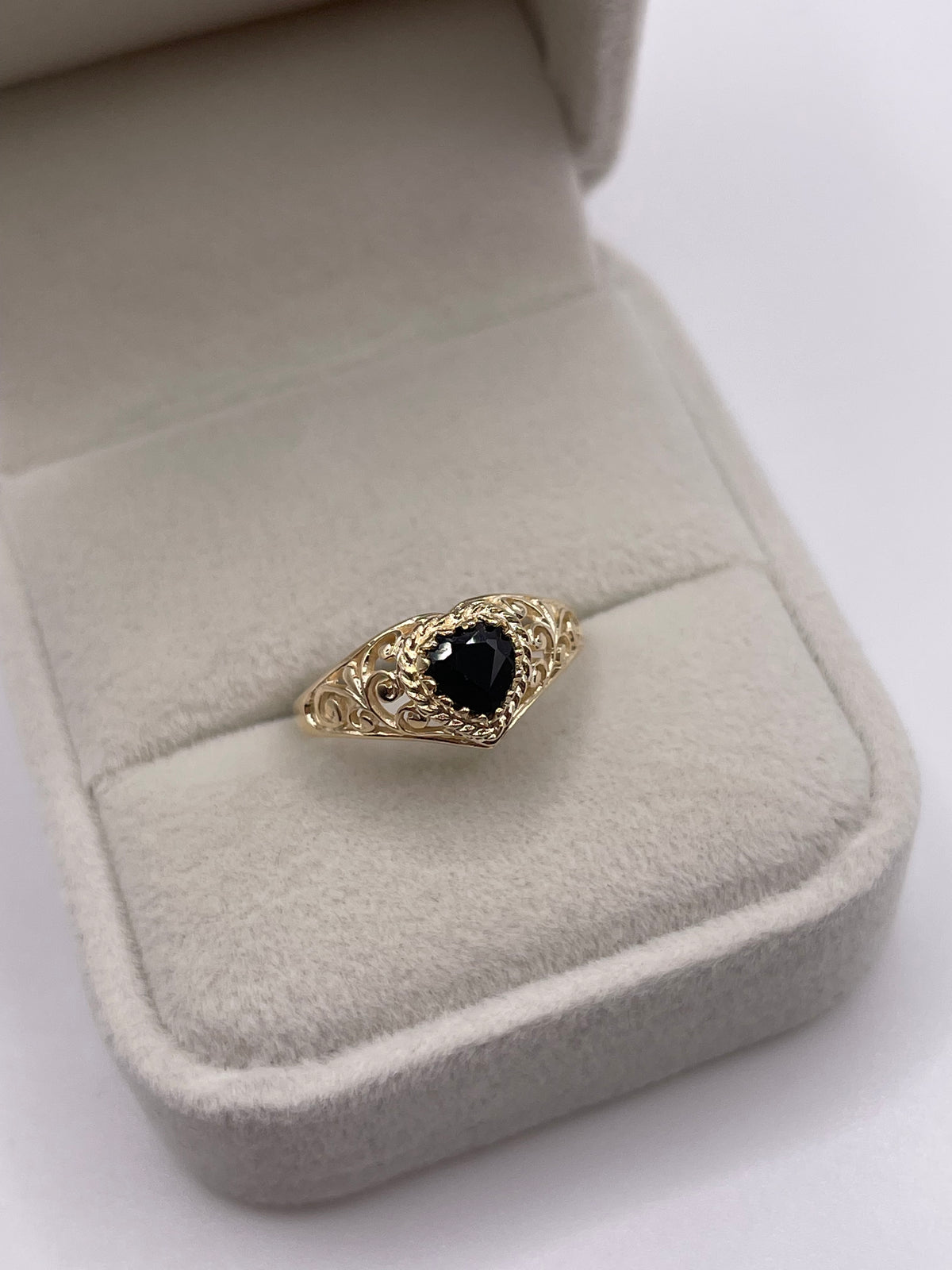 9ct gold sapphire heart ring