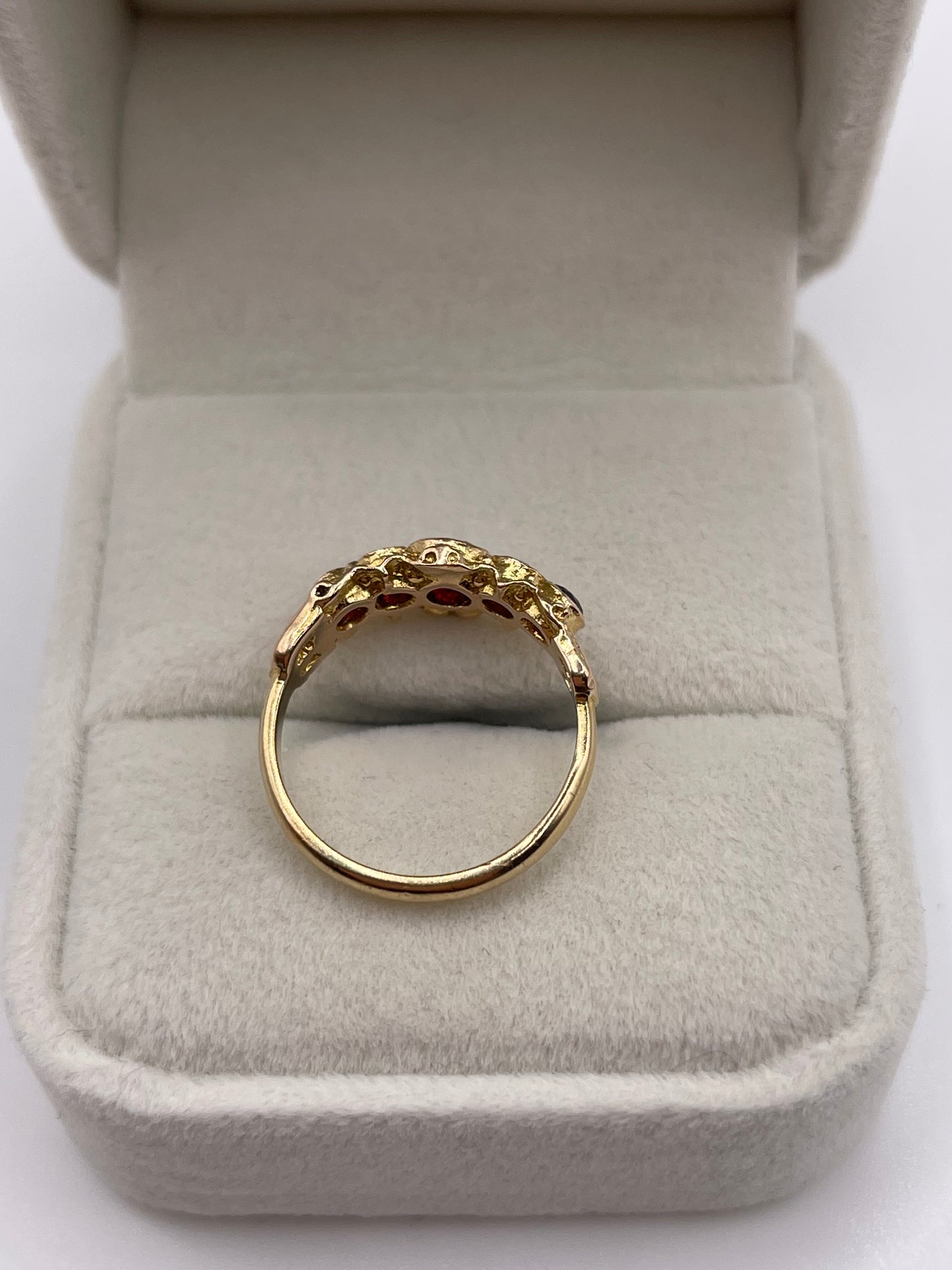 9ct gold garnet ring