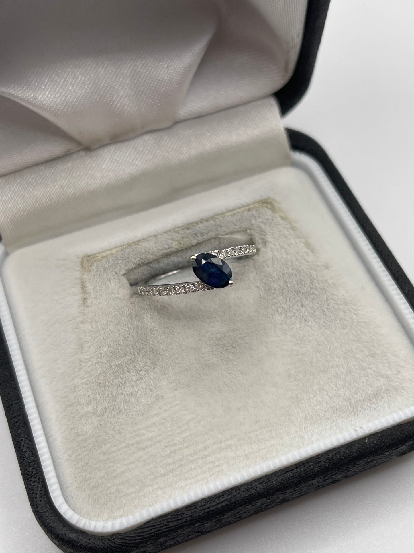 18ct white gold sapphire and diamond ring