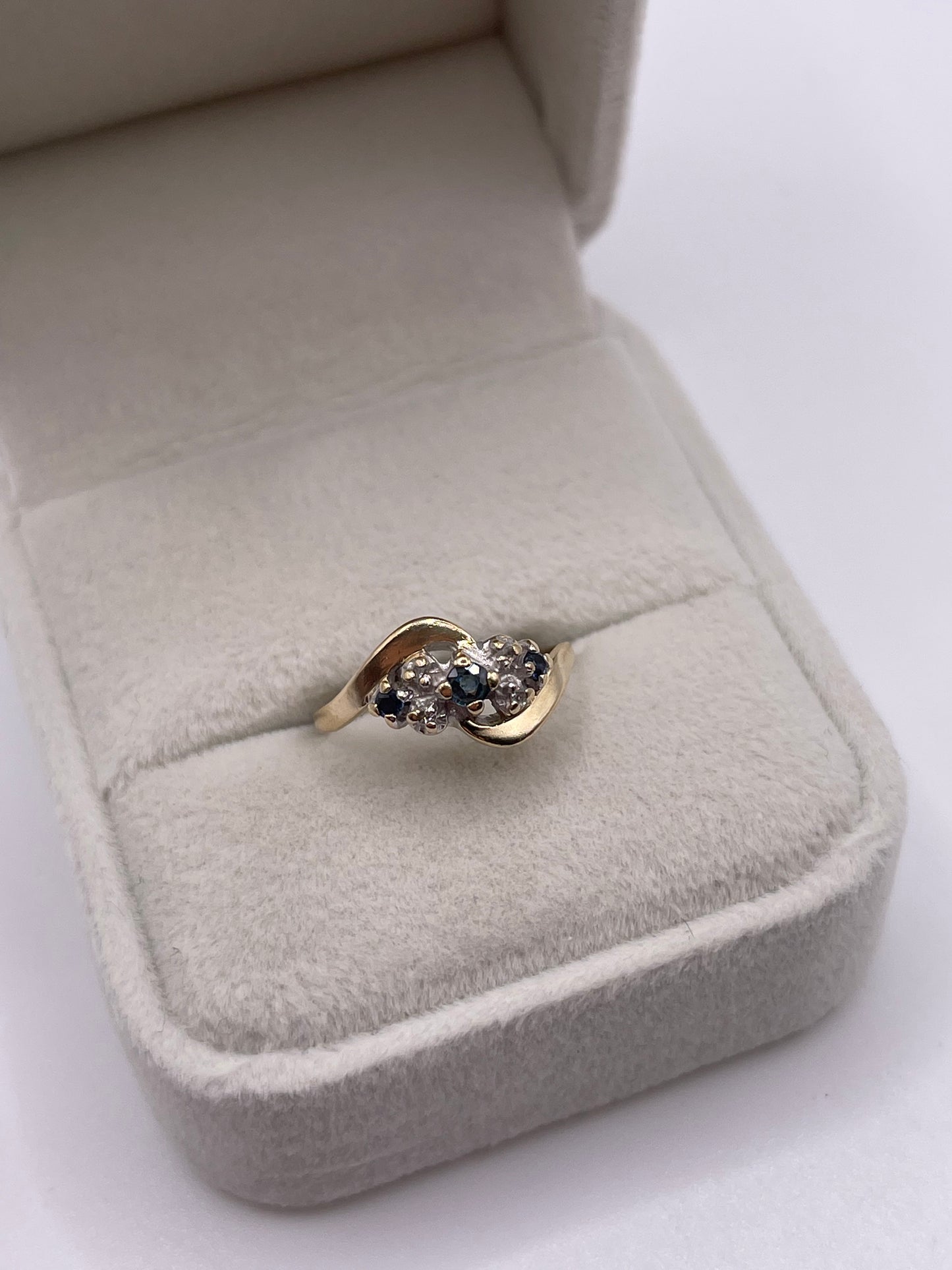 9ct gold sapphire and diamond ring