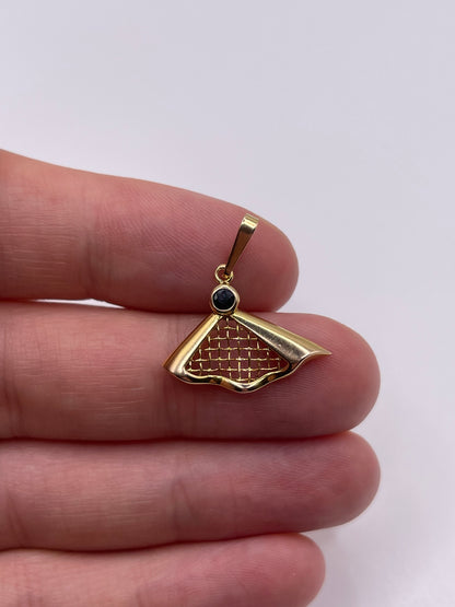 14ct gold sapphire pendant