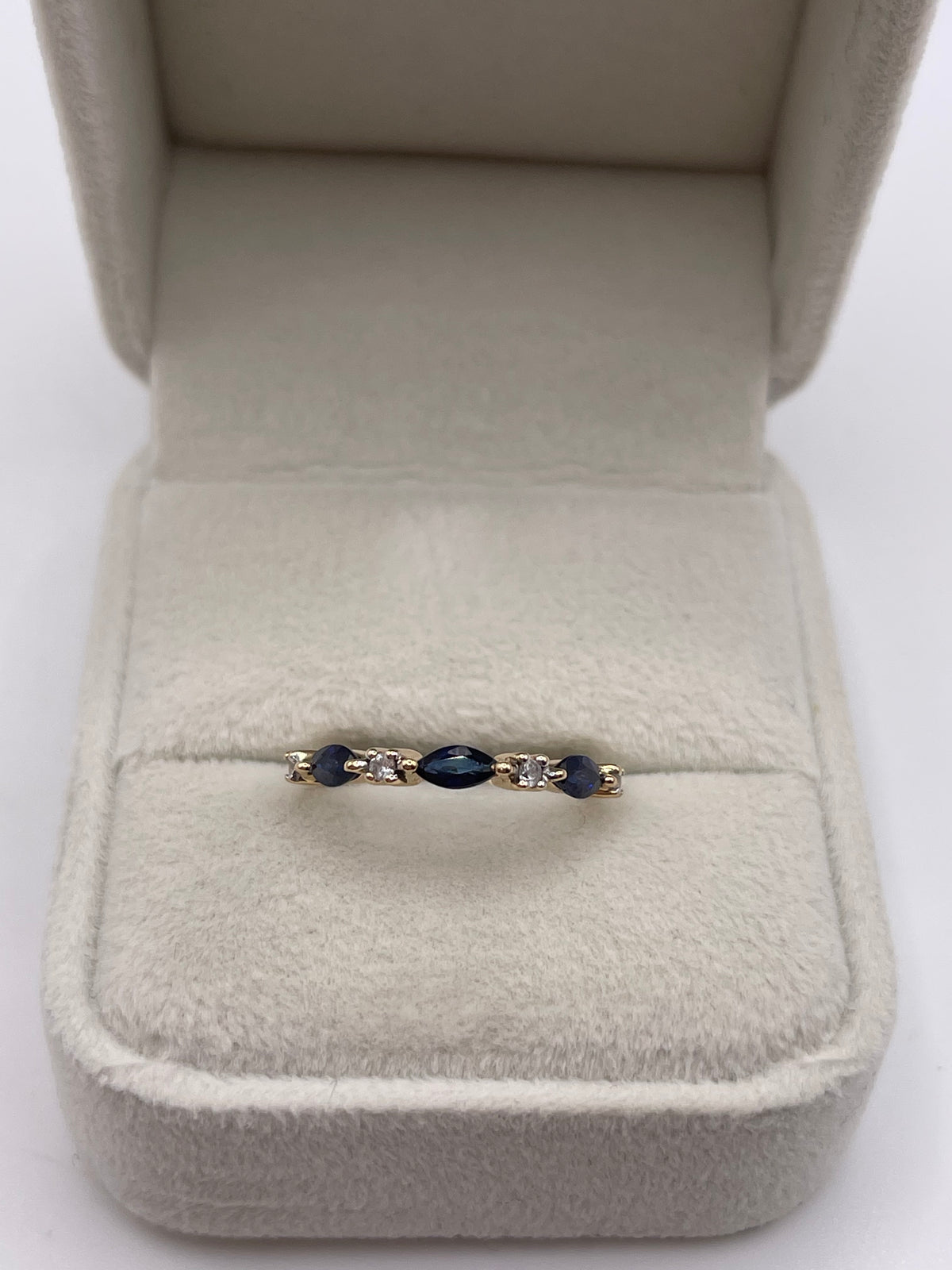 9ct gold sapphire and diamond ring