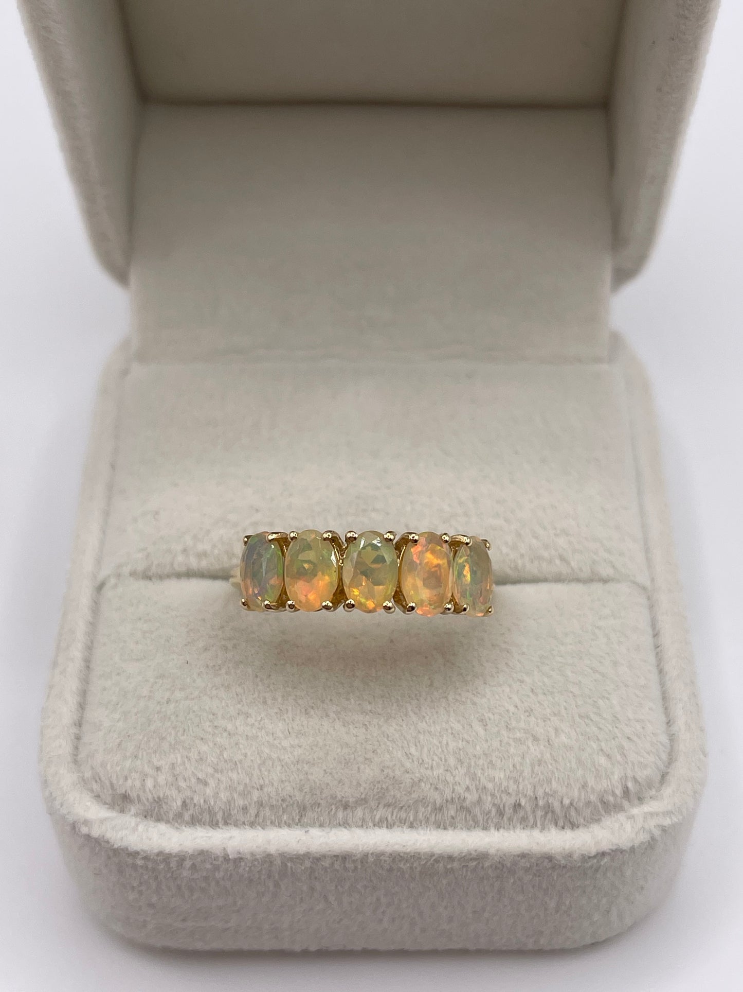 9ct gold opal ring