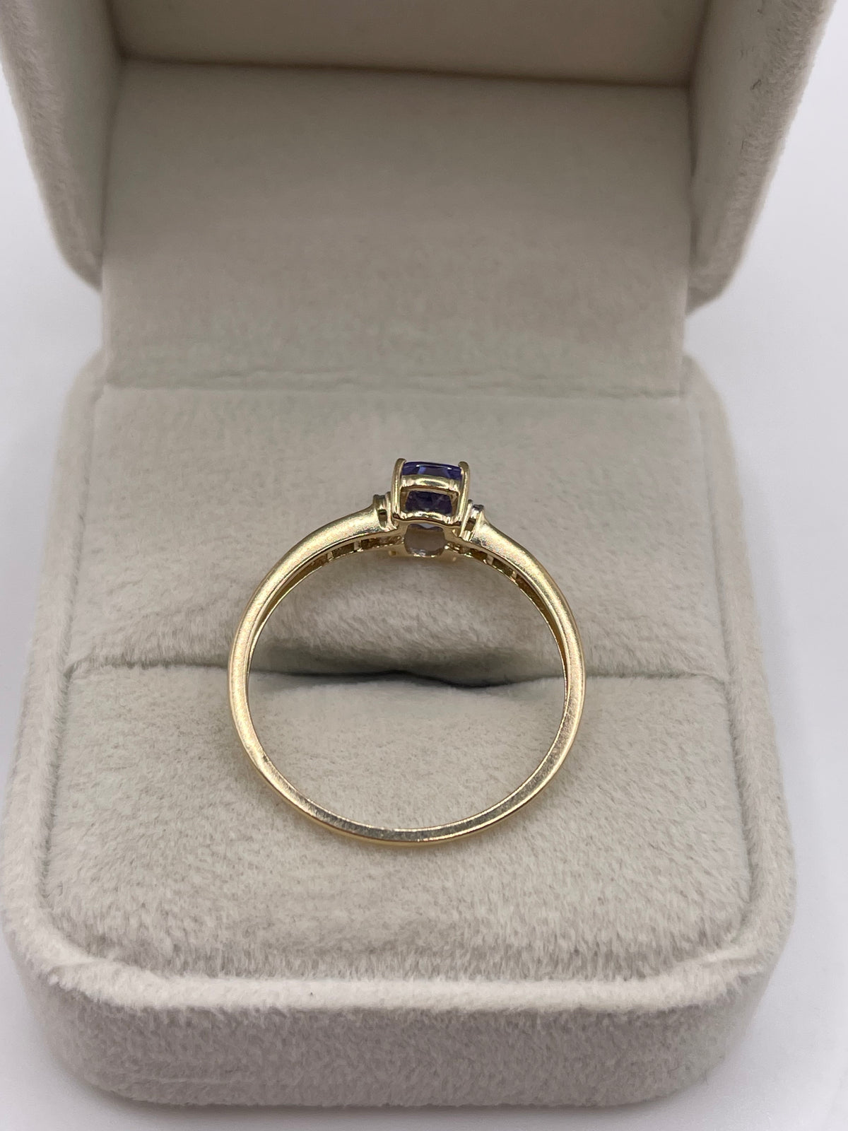 9ct gold tanzanite and diamond ring