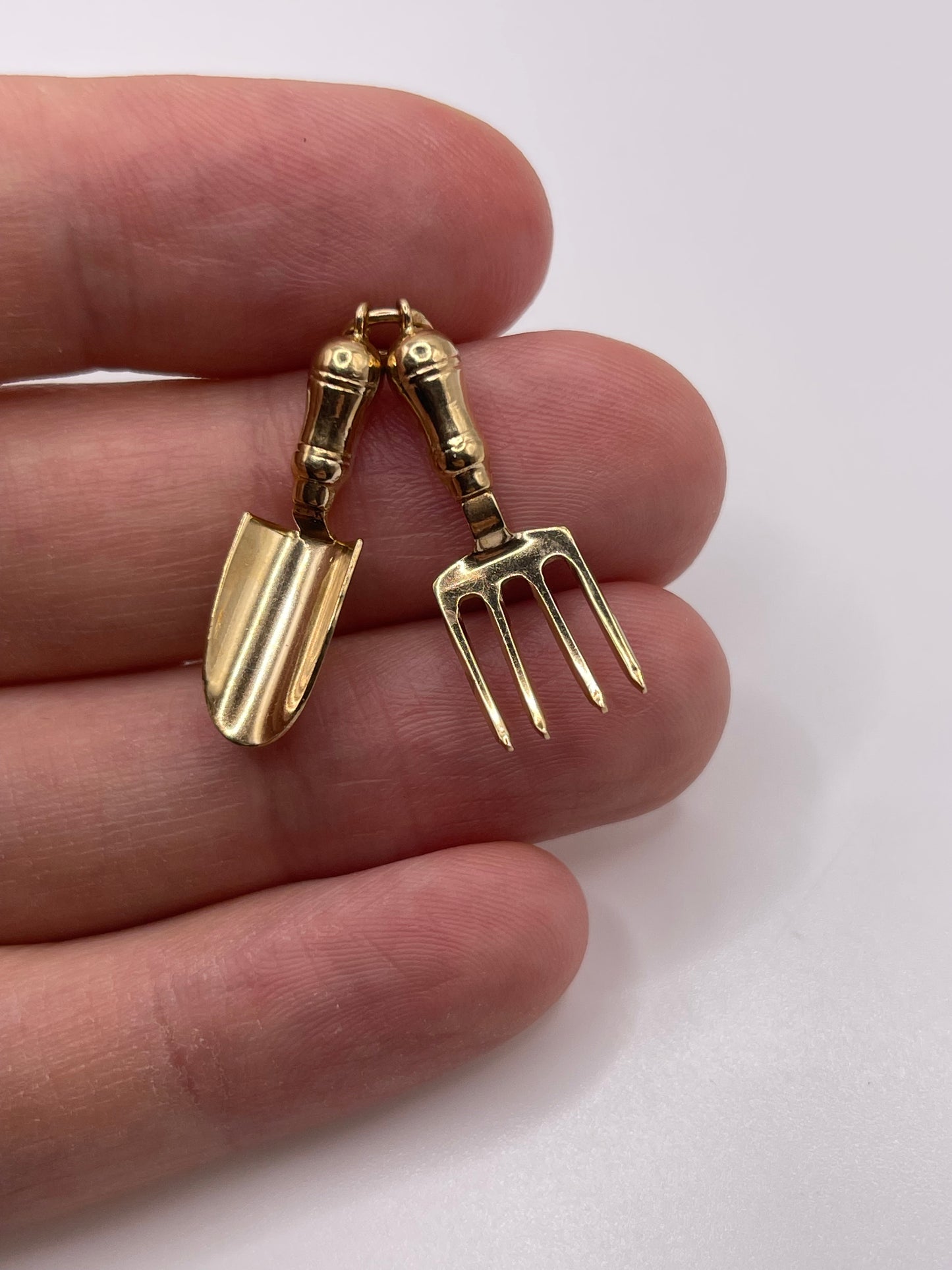 9ct gold gardening tools charm