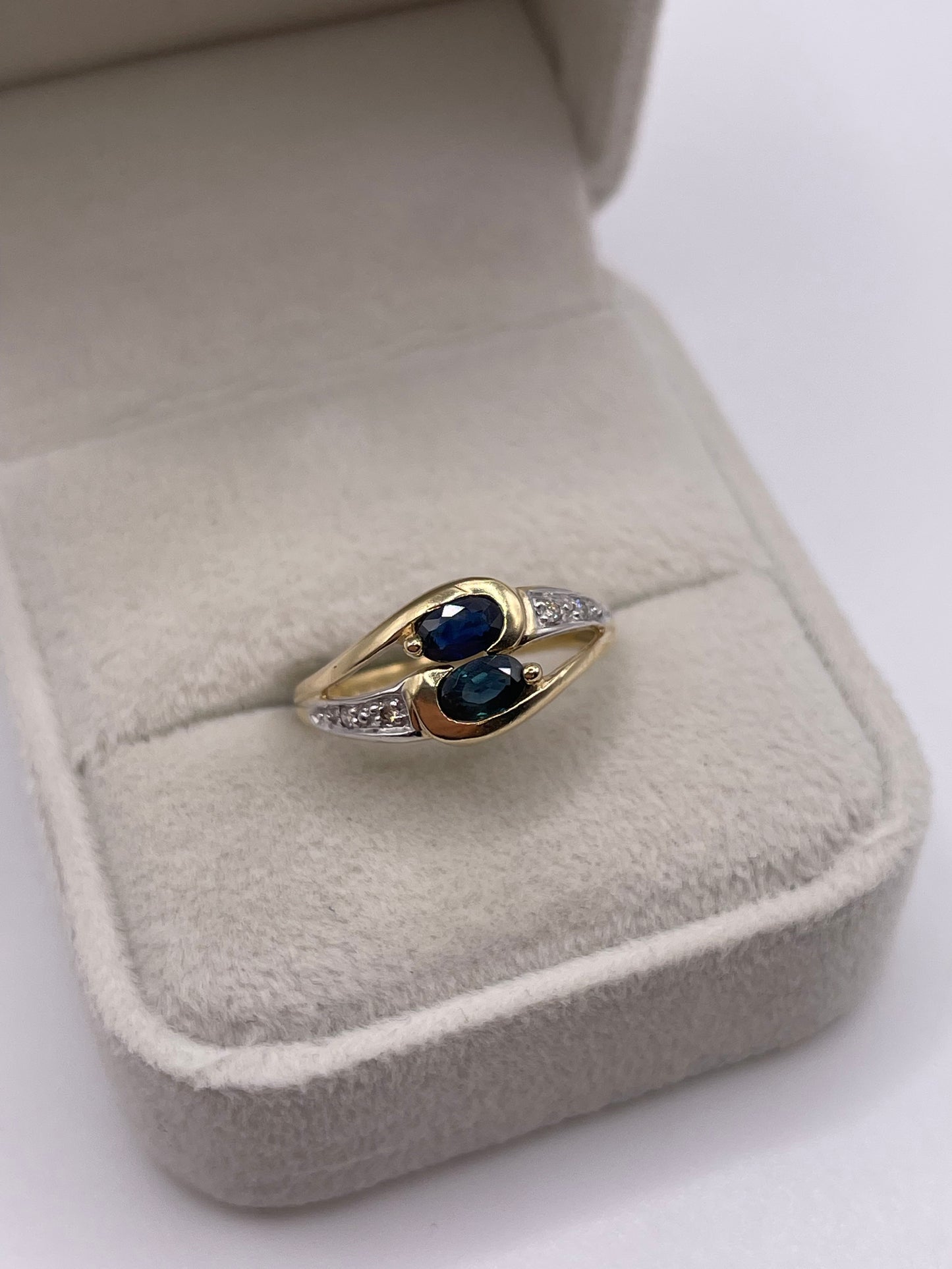 9ct gold sapphire and diamond ring