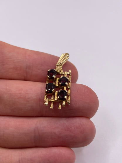 9ct gold garnet pendant
