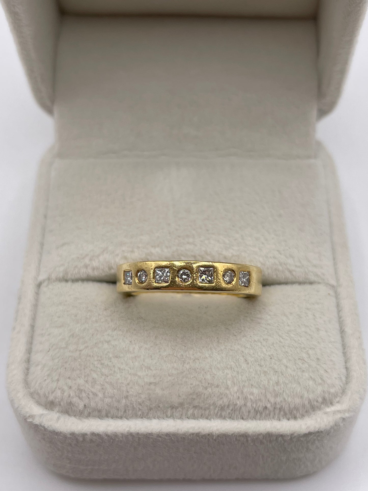 Heavy 18ct gold diamond ring