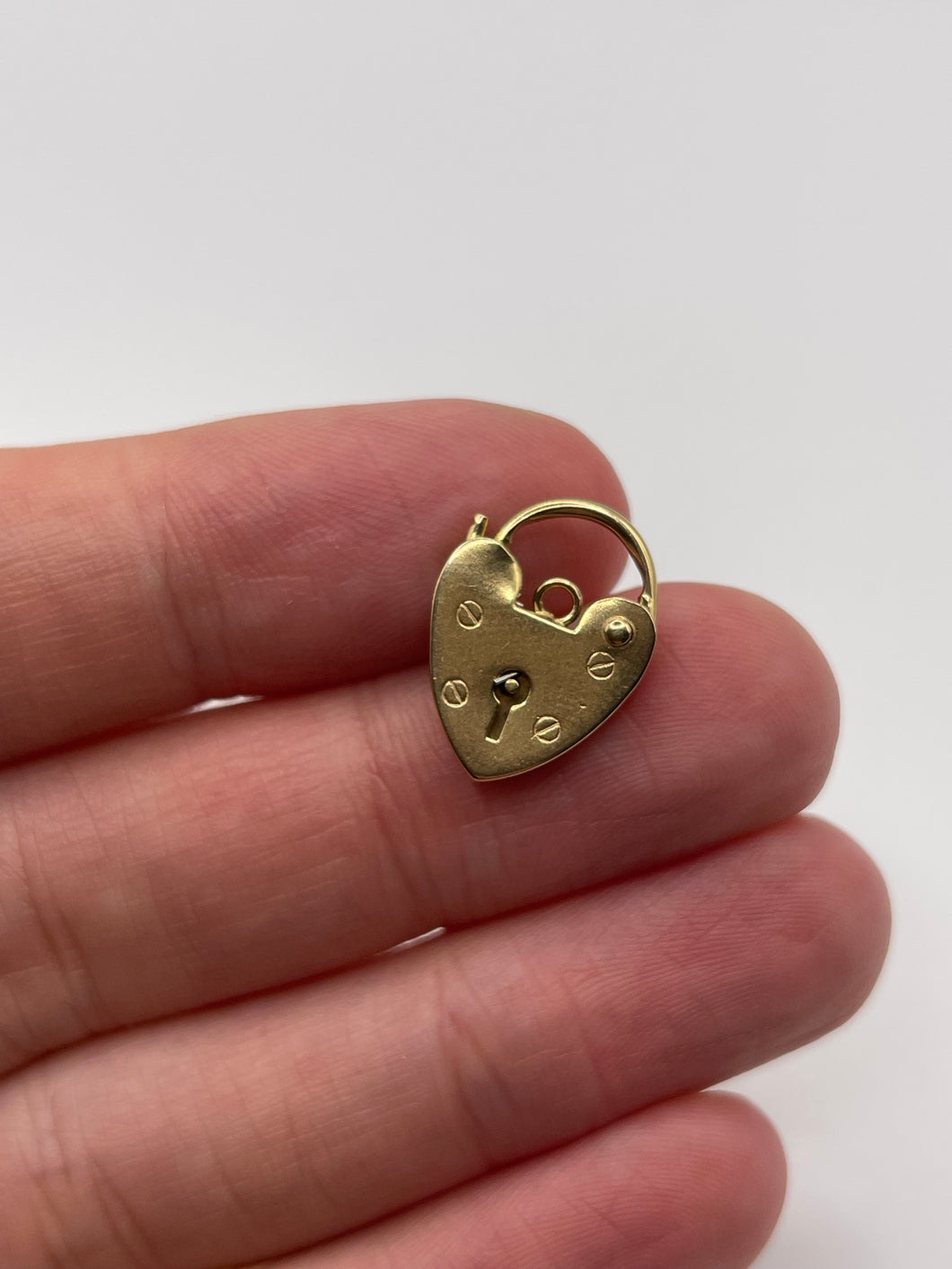 9ct gold padlock 29