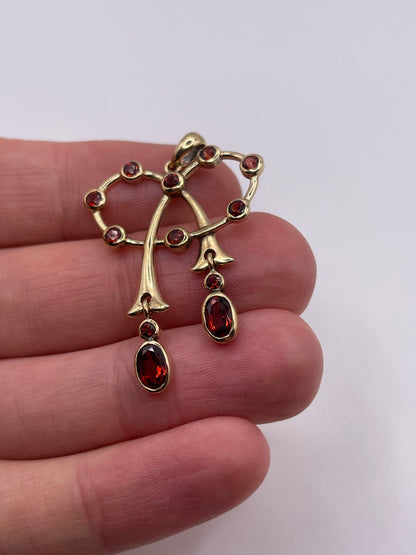 9ct gold garnet pendant
