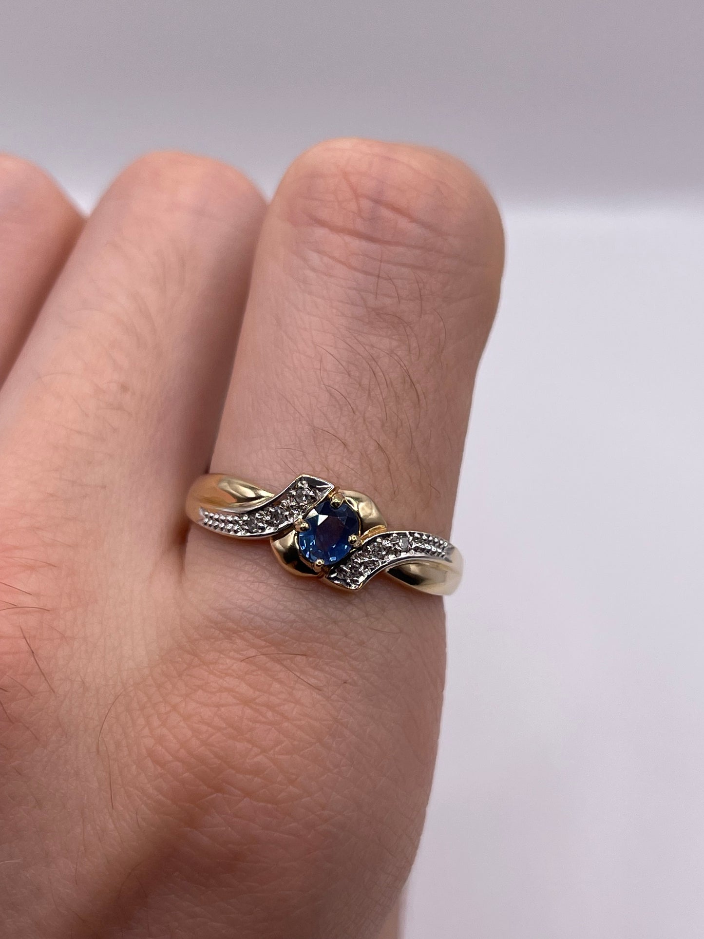 9ct gold sapphire and diamond ring