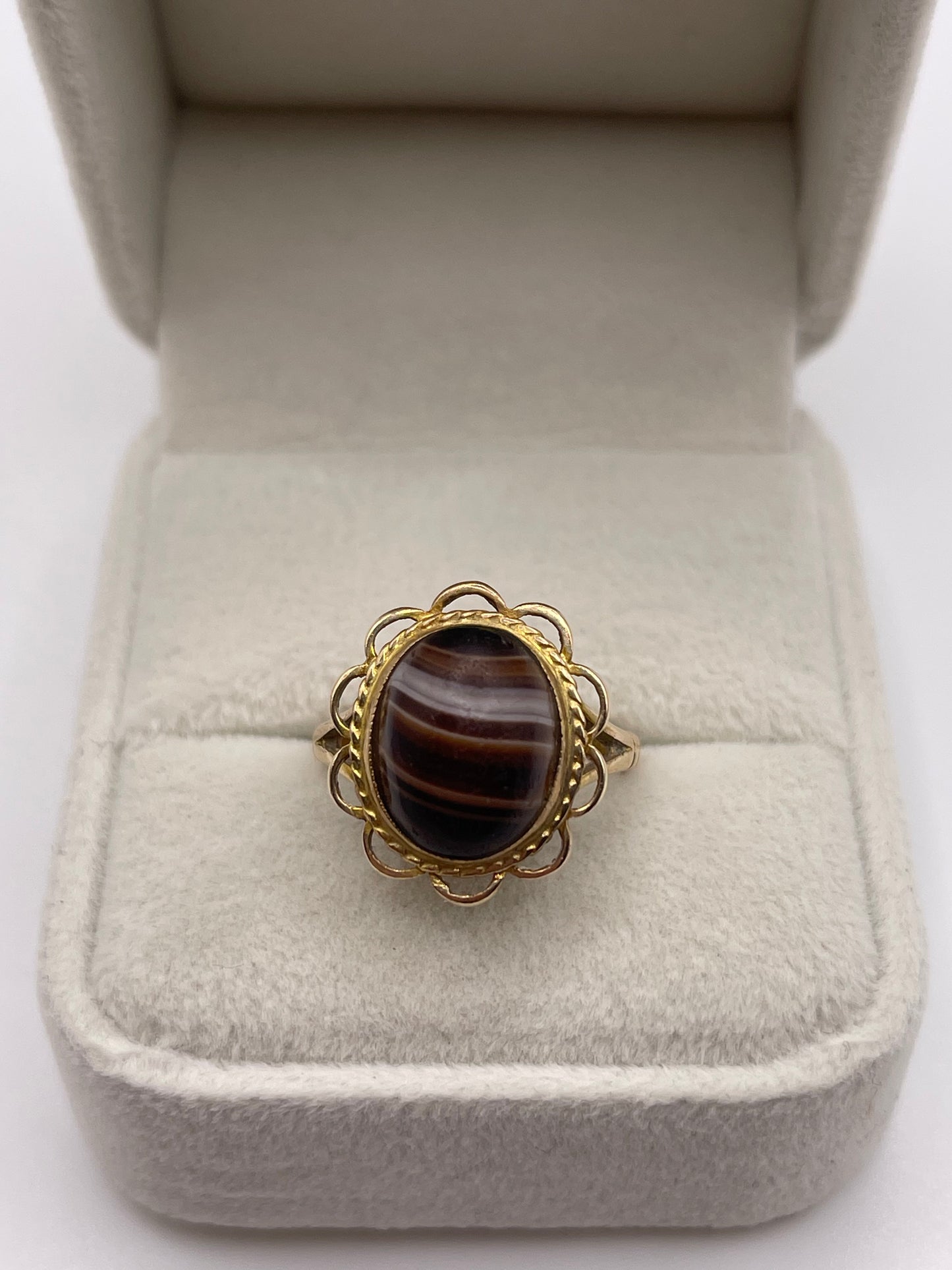 9ct gold banded agate ring