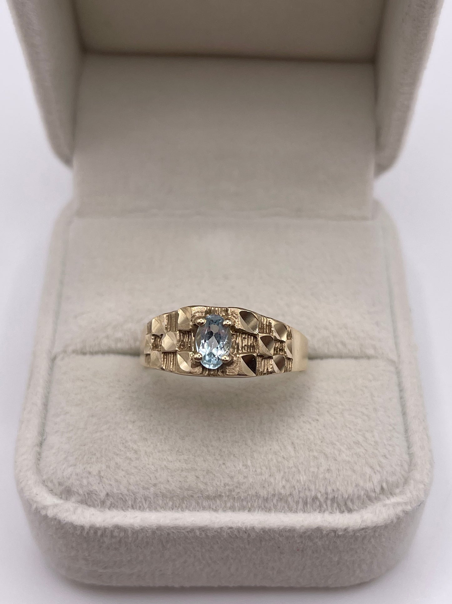 9ct gold aquamarine ring