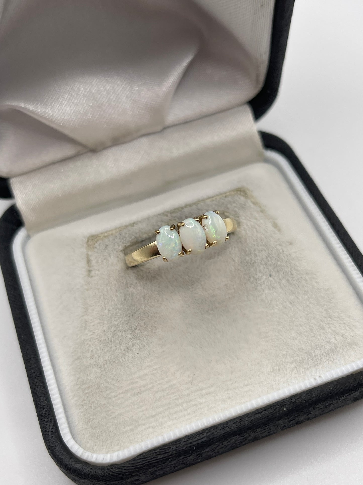 9ct gold opal ring