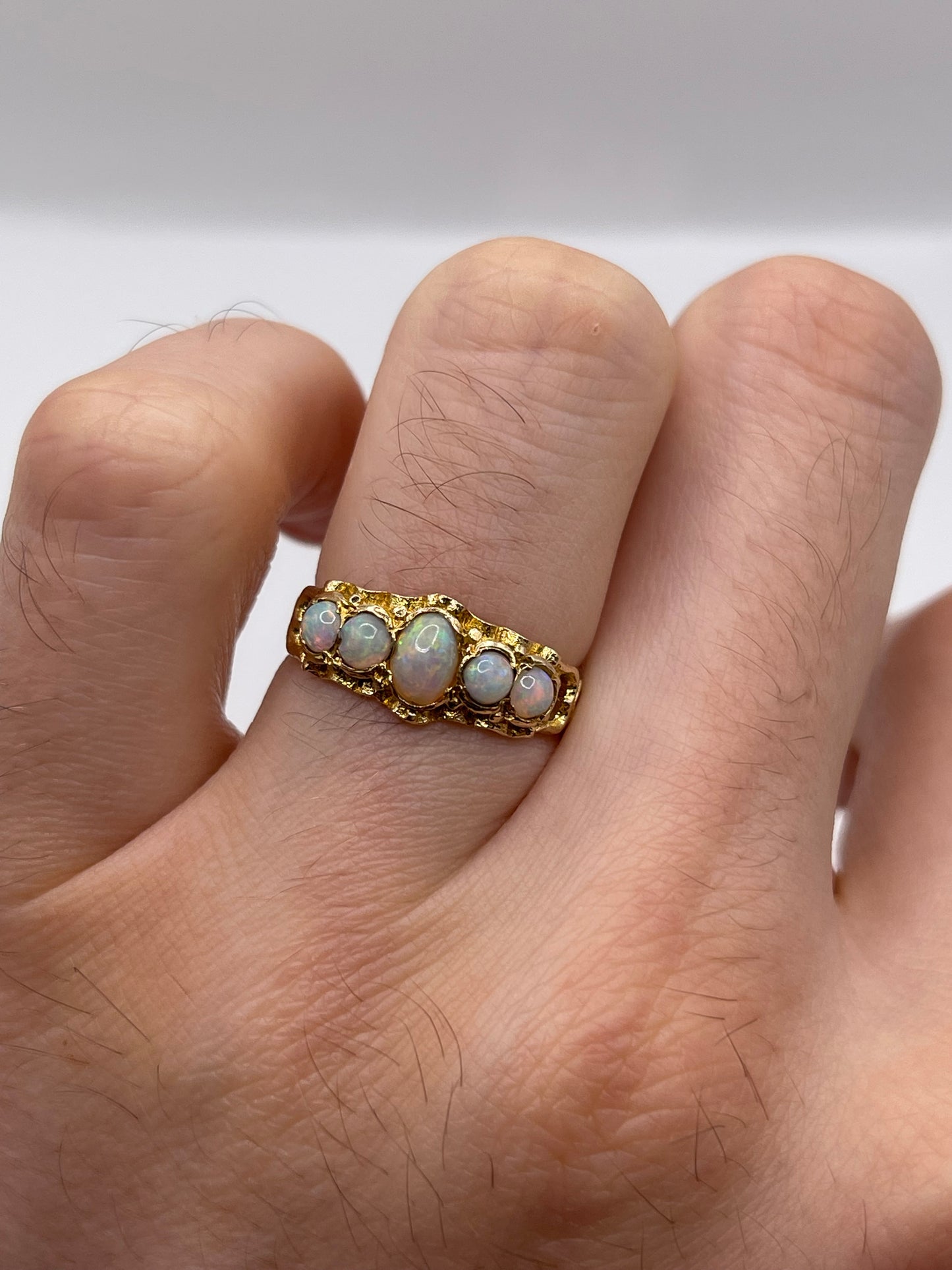 9ct gold opal ring