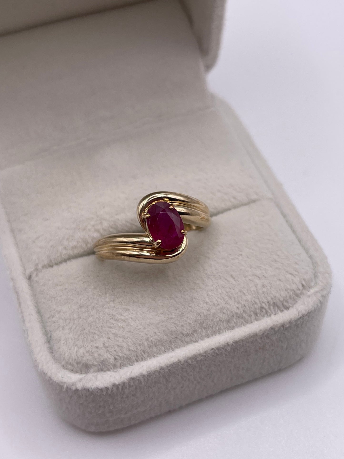 9ct gold ruby ring