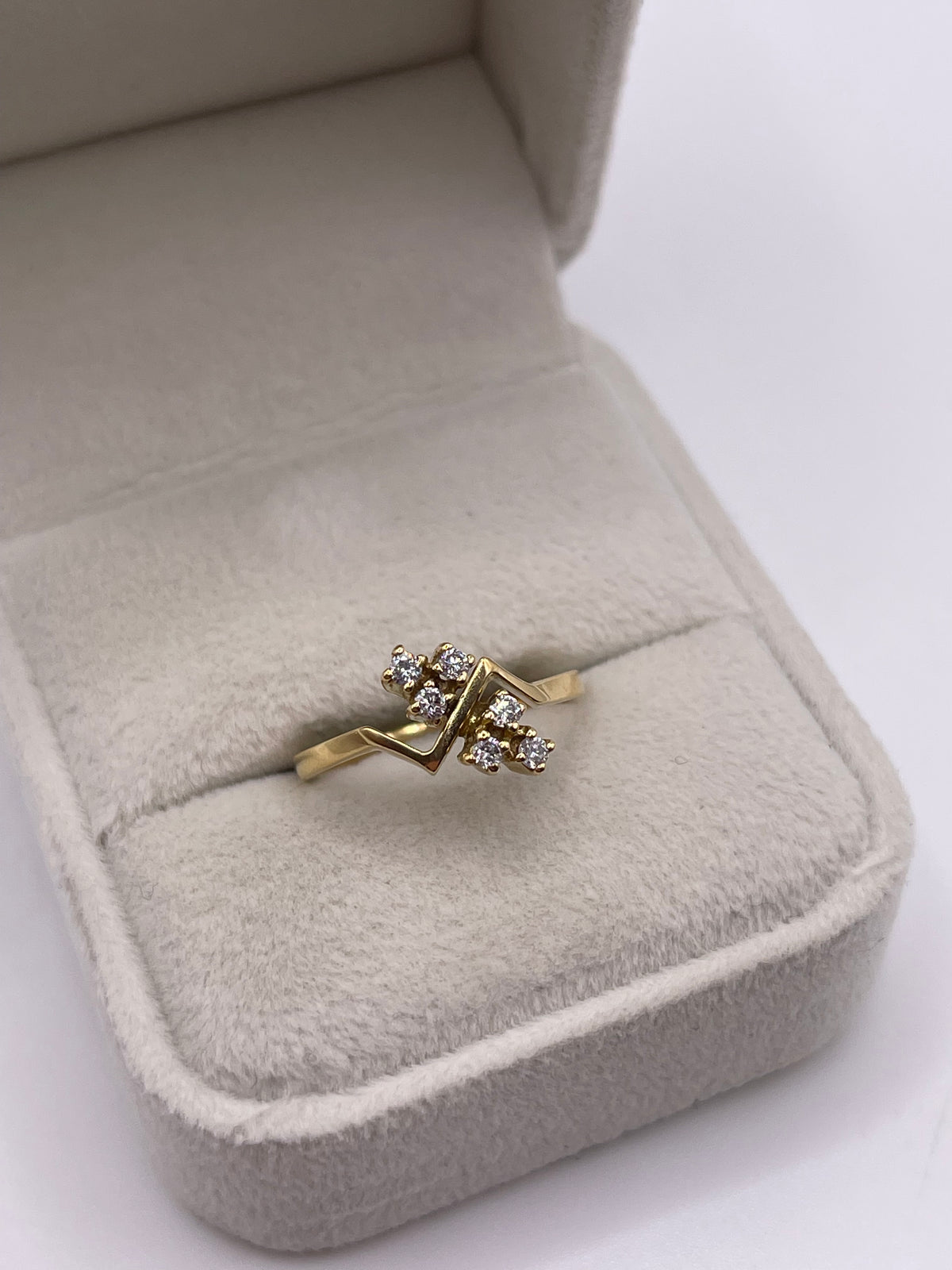 18ct gold diamond ring