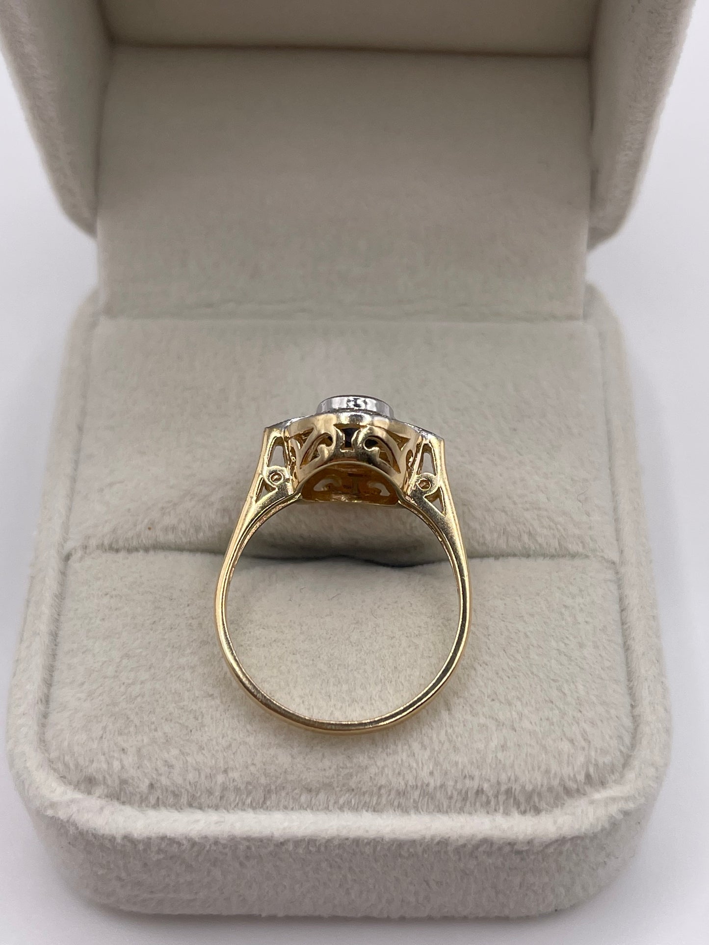 9ct gold sapphire and diamond ring
