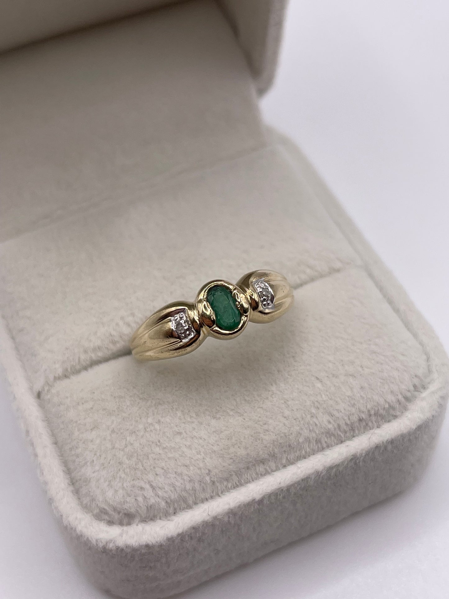 9ct gold emerald and diamond ring