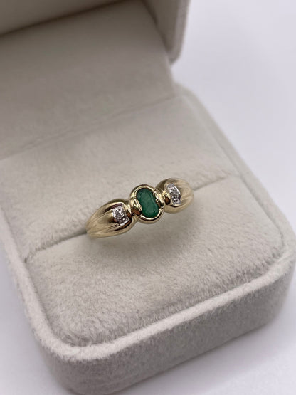 9ct gold emerald and diamond ring