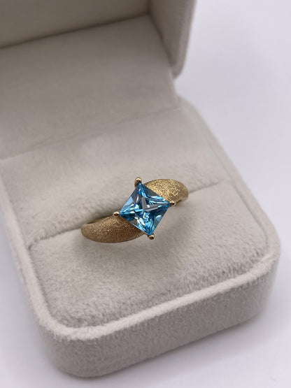 9ct gold blue topaz ring