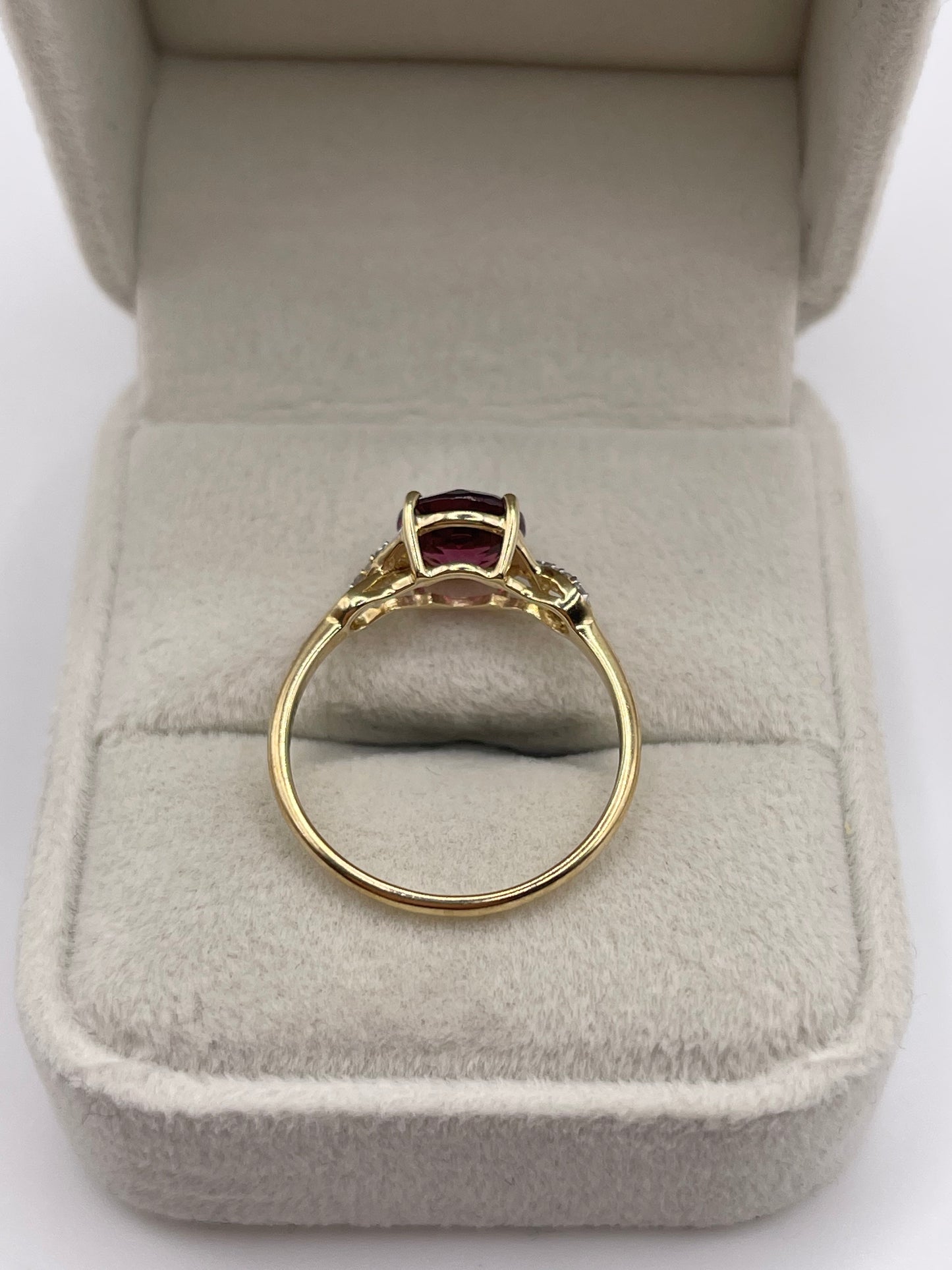 9ct gold garnet and diamond ring